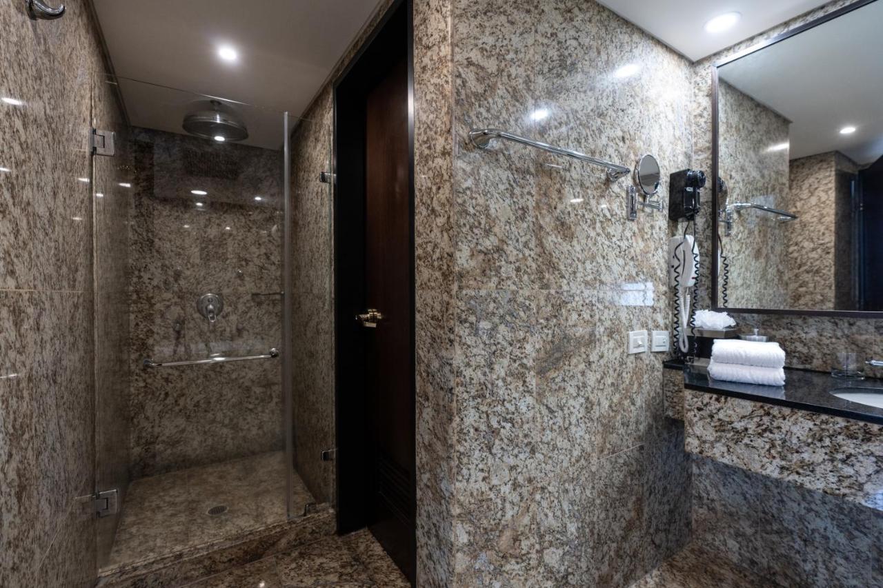 Eurobuilding Hotel & Suites Caracas Exteriör bild Bathroom