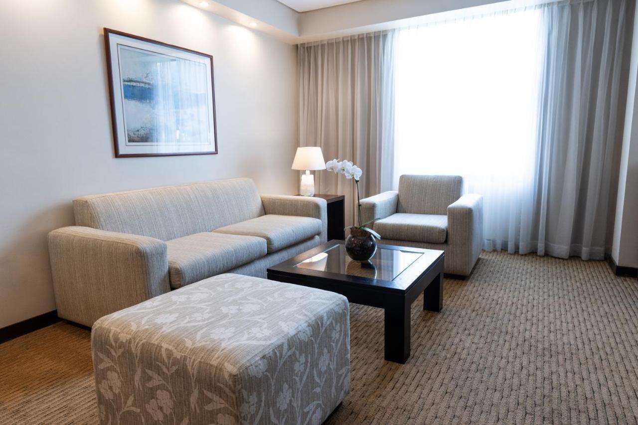 Eurobuilding Hotel & Suites Caracas Exteriör bild A living room in a hotel suite