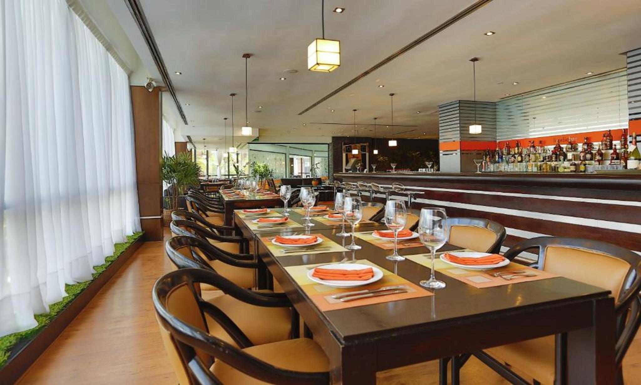 Eurobuilding Hotel & Suites Caracas Exteriör bild The restaurant