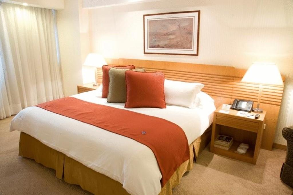 Eurobuilding Hotel & Suites Caracas Exteriör bild A bed with a bed runner