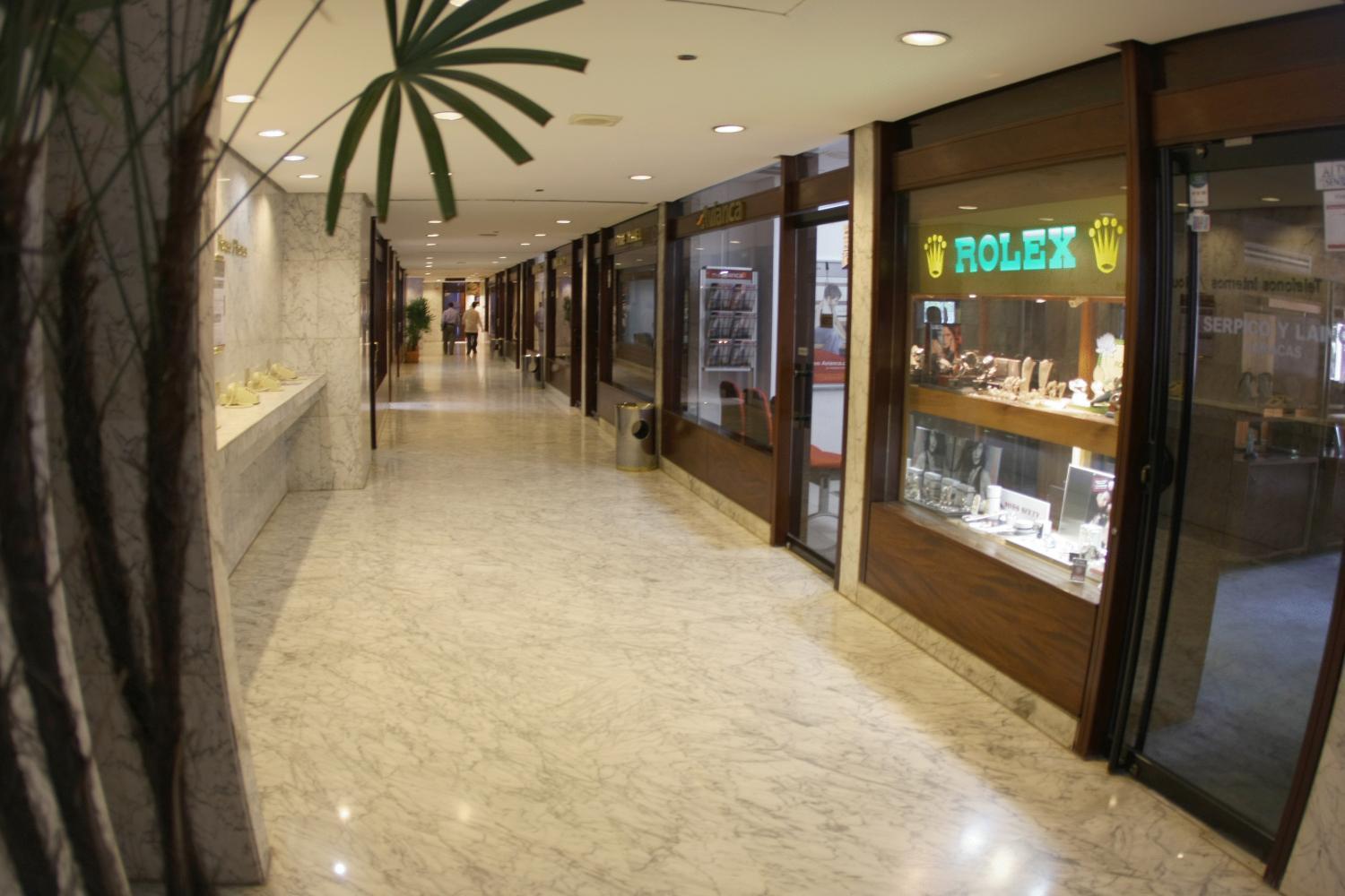 Eurobuilding Hotel & Suites Caracas Exteriör bild The interior of the shopping mall