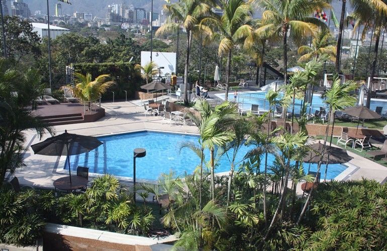 Eurobuilding Hotel & Suites Caracas Exteriör bild The pool at the InterContinental Hotel